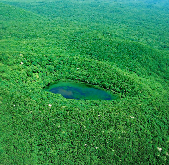 물장오리오름 산정 화구호(산 정상에 있는 호수)