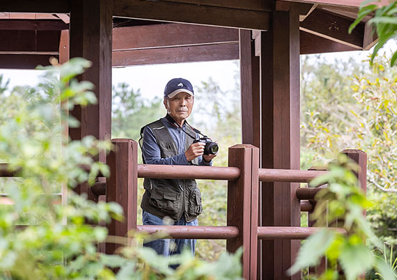 흐린내생태공원 정자 위 김평일 선생