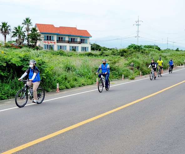 자전거도로가 잘 갖춰진 조천만세동산부터 함덕해수욕장 구간을 달렸다.